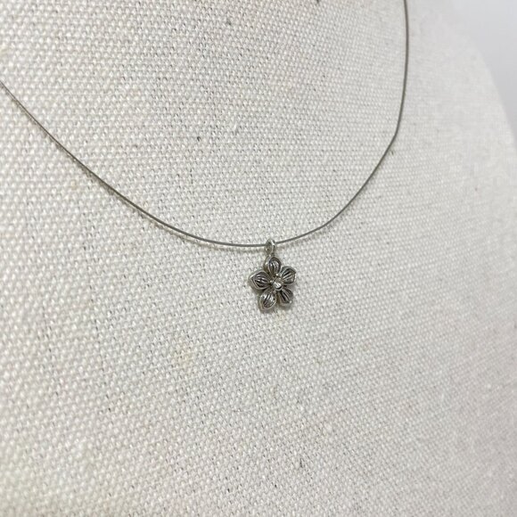 Lady Remington Daisy Necklace Silver-Tone Flower Dainty Soft Girl Feminine VTG - Picture 3 of 7